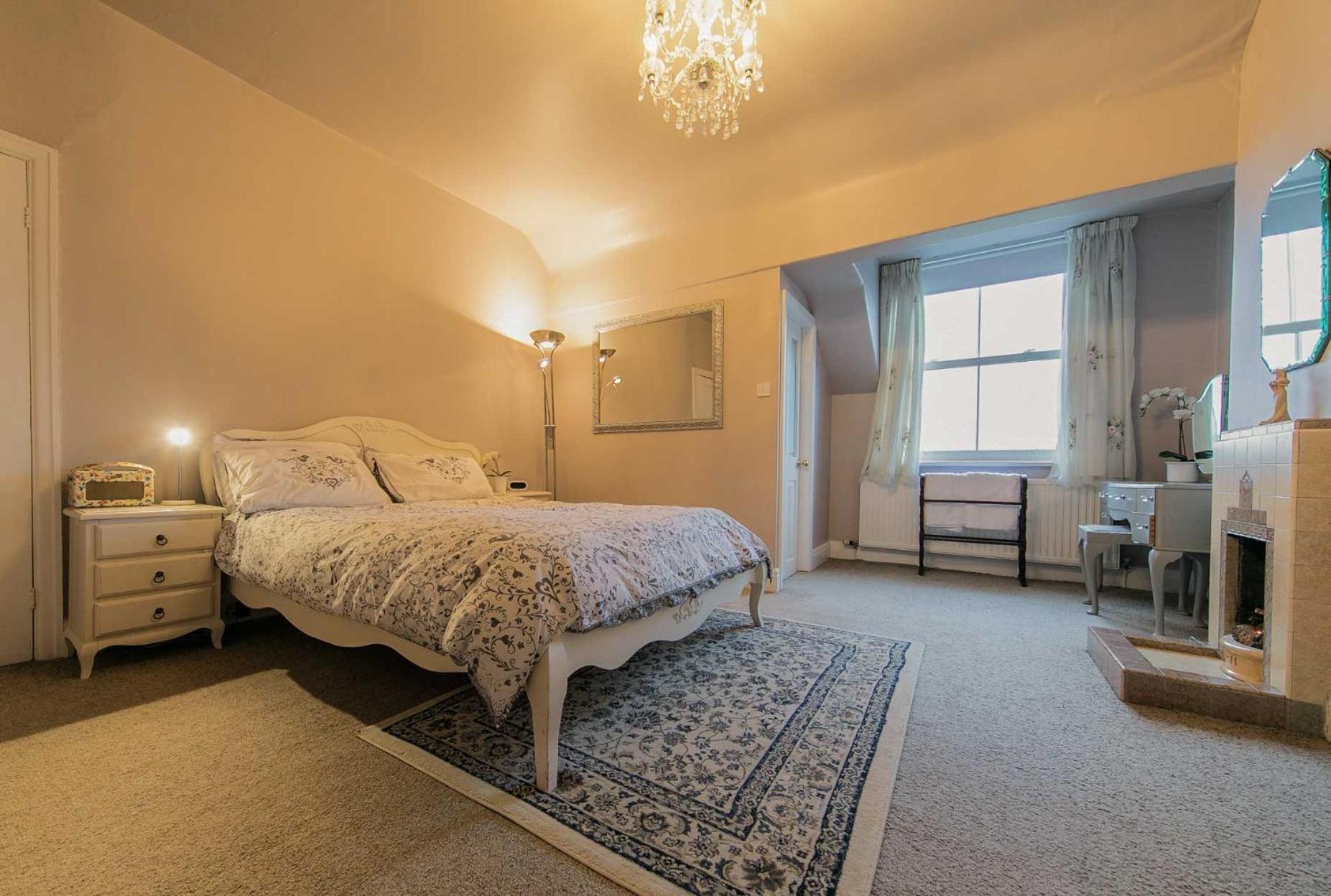 Appartement 107a - 3 Double Bedrooms *