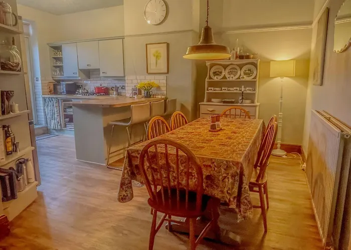 107A - 3 Double Bedrooms