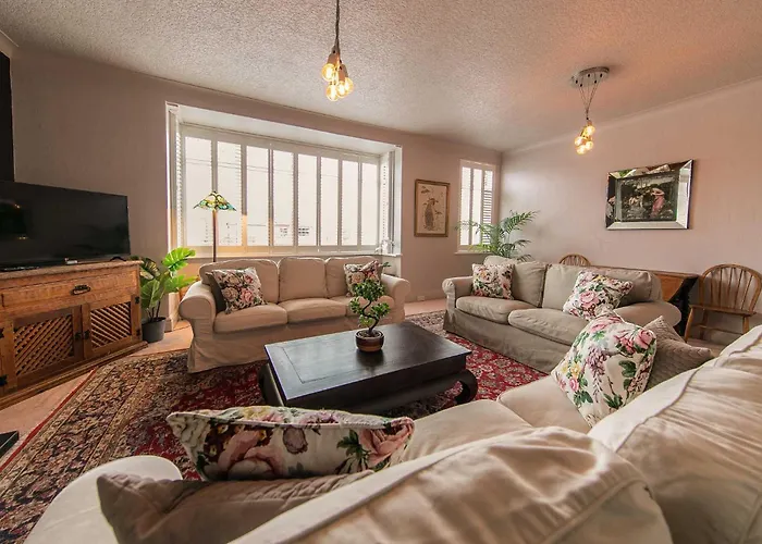 107A - 3 Double Bedrooms