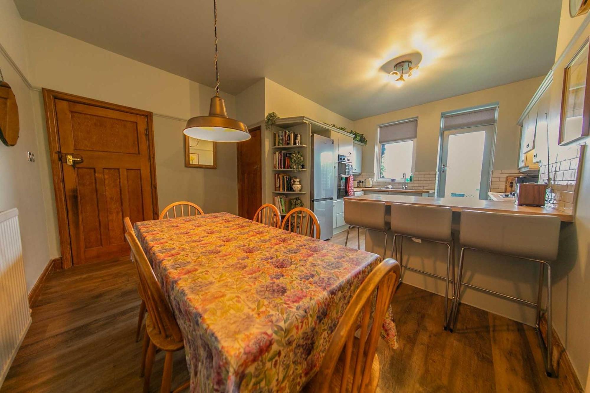 Apartment 107a - 3 Double Bedrooms *