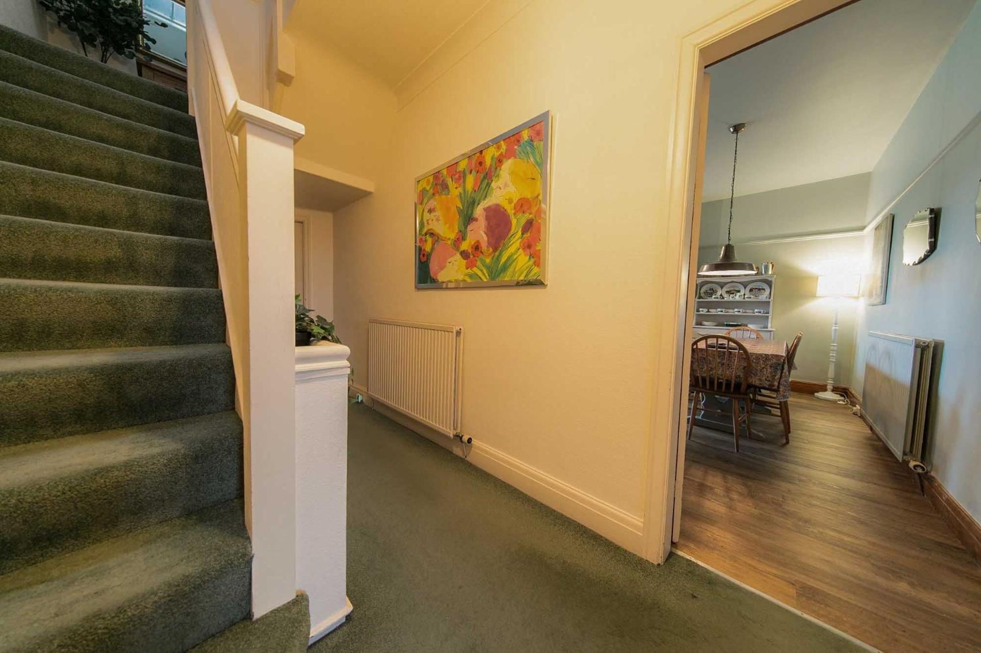 107a - 3 Double Bedrooms *